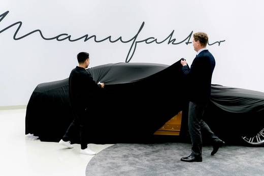 VIDEO&FOTO Șeful Mercedes dezvăluie prima imagine cu noul S Class, considerat cel mai avansat automobil premium din lume