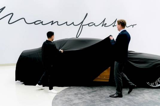 VIDEO&FOTO Șeful Mercedes dezvăluie prima imagine cu noul S Class, considerat cel mai avansat automobil premium din lume