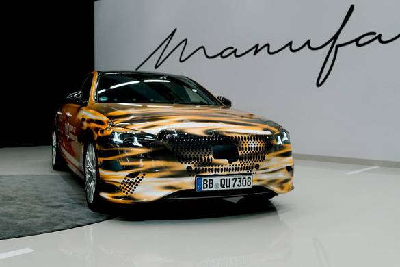 VIDEO&FOTO Șeful Mercedes dezvăluie prima imagine cu noul S Class, considerat cel mai avansat automobil premium din lume