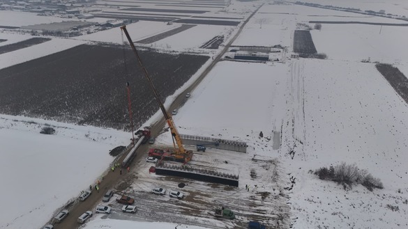 Moment istoric pe Autostrada Unirii - Turcii ridică primele grinzi VIDEO&FOTO