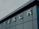 Tesla investește masiv în vehicule complet autonome și roboți umanoizi