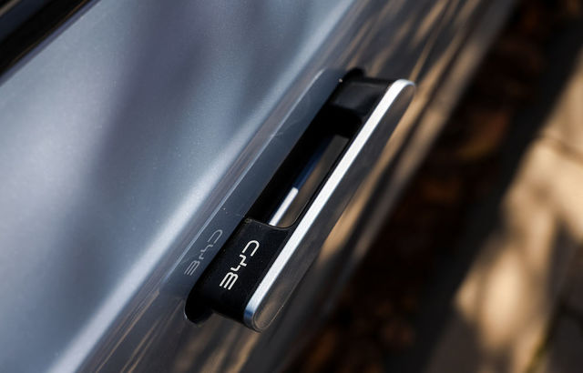 Mânerele de mașini care se retrag în portieră - interzise de anul viitor în China. Autoritățile anunță oficial măsura