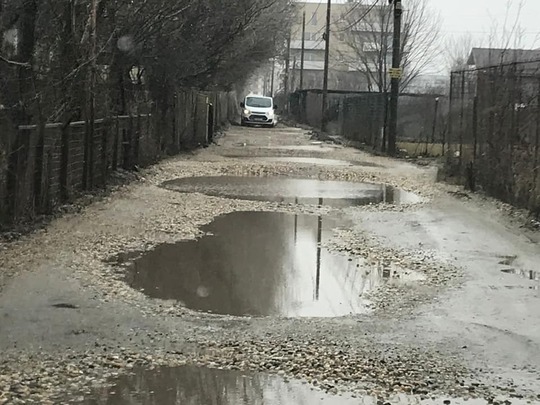 Premieră - Gropi astupate după ce șoferii le anunță prin Waze, în sectorul 6 FOTO