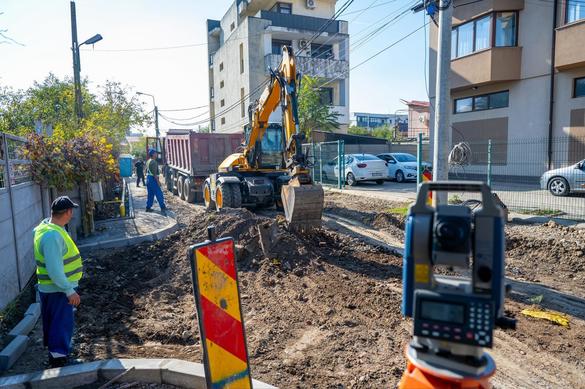 Premieră - Gropi astupate după ce șoferii le anunță prin Waze, în sectorul 6 FOTO
