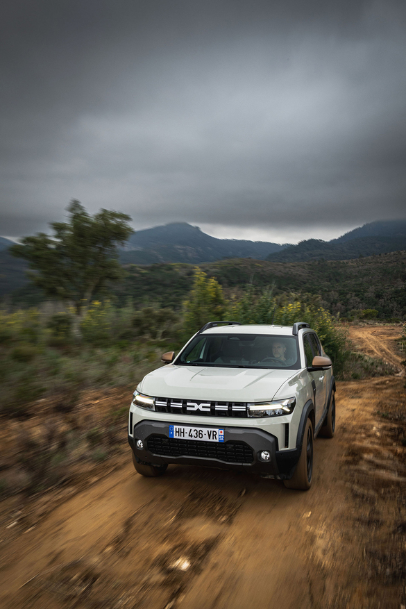 FOTO&VIDEO Test Drive în premieră cu noile Dacia Duster și Bigster Hybrid G 4x4 