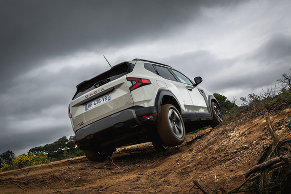 FOTO&VIDEO Test Drive în premieră cu noile Dacia Duster și Bigster Hybrid G 4x4 