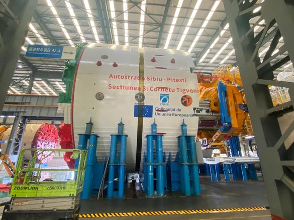VIDEO Primul tunel rutier de autostradă din România realizat cu utilajul gigant adus din China. Cel mai mare EPB TBM chinezesc exportat în Europa