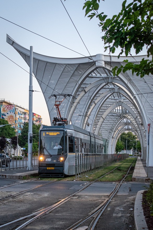 Noile refugii de tramvai din București, prezentate VIDEO&FOTO