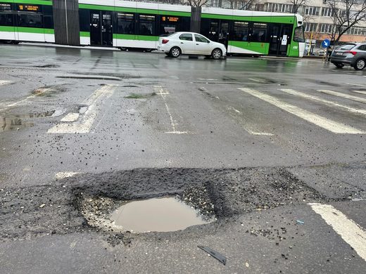 Amenzi pentru gropile din asfalt FOTO