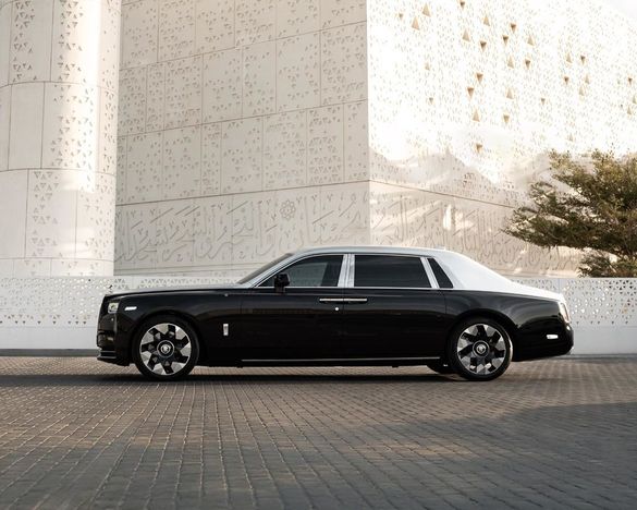 FOTO Rolls-Royce Phantom, model în premieră cu capotă gravată cu laser
