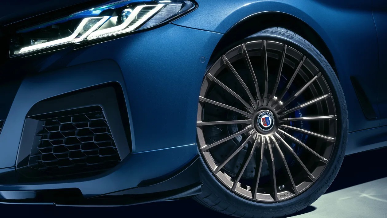 FOTO Primul model de mașină independent, cu nou logo, pregătit de noua marcă exclusivistă a grupului BMW