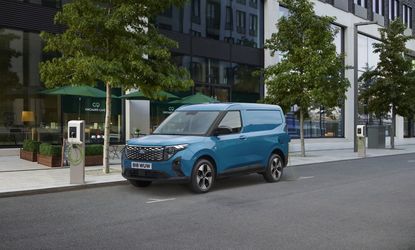 Ford mărește autonomia pentru modelul Courier, produs la Craiova. Urmează Puma
