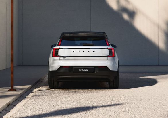 FOTO Volvo ieftinește EX30 cu o versiune mai slab echipată pentru a atrage clienți de la Ford Puma sau Renault 4