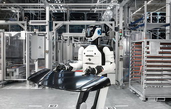 BMW aduce roboți umanoizi în uzină FOTO