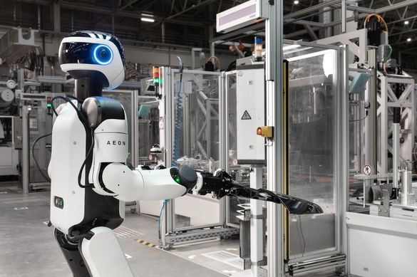 BMW aduce roboți umanoizi în uzină FOTO