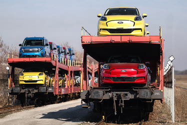 Mașini din România, vândute ca pâinea caldă în UK: Ford Puma revine pe primul loc, Dacia reîncepe creșterea