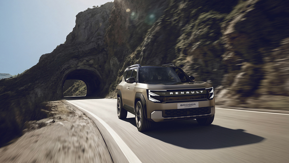 FOTO Renault a dezvăluit SUV-ul Bridger Concept, cu propulsie multi-energie - Corespondență din Paris 