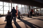 ANUNȚ Aeroporturile din București elimină de astăzi limita de 100 mililitri lichide în bagaj 
