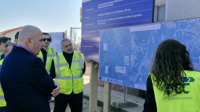 FOTO Bolojan, pe șantier nemulțumit: Amenință cu penalități pentru întârzieri la linia de cale ferată Cluj-Napoca – Oradea – Episcopia Bihor