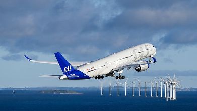 Prima victimă majoră - companie aeriană anulează peste 1.000 de curse după scumpirea combustibililor