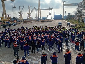 VIDEO Protest spontan la Damen Mangalia. Angajații, fără salarii de peste trei luni