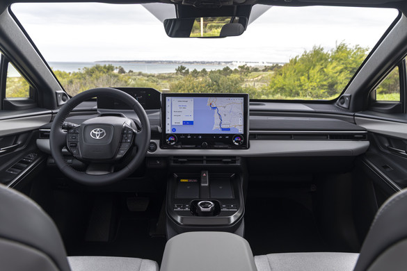FOTO Toyota lansează primul model electric produs în Europa, noul C-HR+