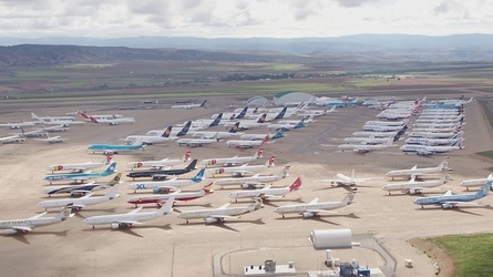 140 de aeronave blocate în Europa, parcate pe un aeroport dintr-o zonă rurală din Spania