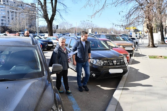 Mașinile electrice și hibrid nu vor mai parca gratuit în Capitală. Ciucu a pregătit anularea gratuității - ”Facilitatea, esențială în trecut, e azi o barieră!”. Taie și accesul gratuit al jurnaliștilor la spectacole