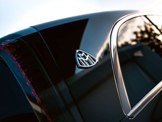 FOTO Cea mai luxoasă „dubă” din lume va purta sigla Maybach