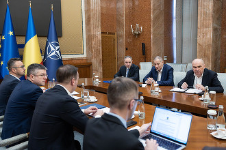 Intervenție în benzinării pentru scăderea prețului - Bolojan promite și reducerea taxelor statului. ”Scenariul reducerii este pe masă, este un pas doi”. De ce unele patronate se opun diminuării adaosului la jumătate