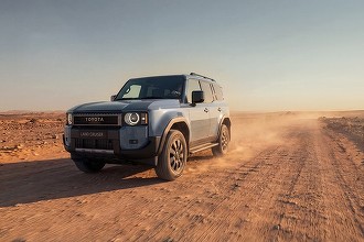 FOTO Toyota lansează două noi versiuni Land Cruiser, una de off-road, alta de confort