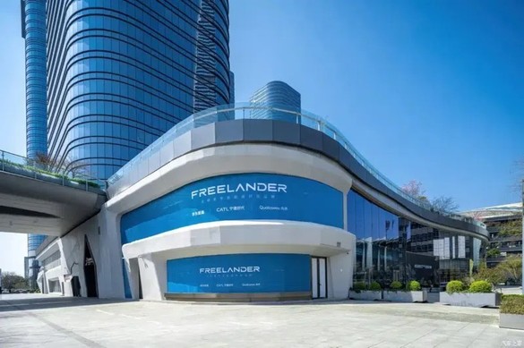 FOTO Lumea automobilului se schimbă. Land Rover Freelander se întoarce, dar va fi produs în China