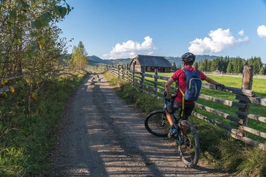 Zero bani pentru 500 kilometri de trasee cicloturistice de-a lungul Via Transilvanica