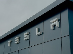 Tesla pregătește o mașină electrică mai mică și mai ieftină