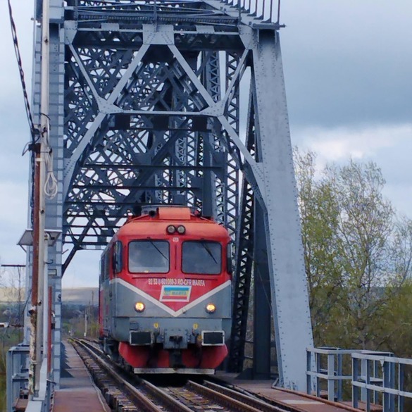 FOTO De Paște, prima locomotivă de cale normală a trecut Prutul dinspre România