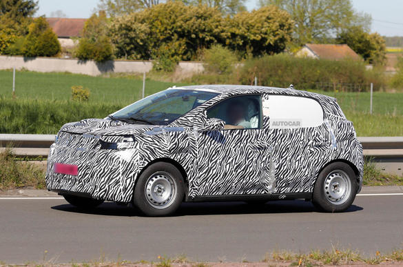 FOTO SPION Noua Dacia electrică, surprinsă în trafic sub camuflaj