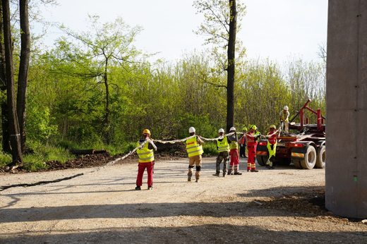 FOTO Peste 760 muncitori aduși pe un lot al Autostrăzii Bucureștiului. "Menținem presiunea și sprijinul pe și pentru constructor."