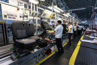 Tranzacție cu implicații în România - Forvia vinde divizia Interiors pentru 1,82 miliarde euro