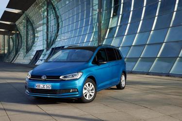 Punct final după 24 de ani. Volkswagen oprește producția unui model de succes, Touran