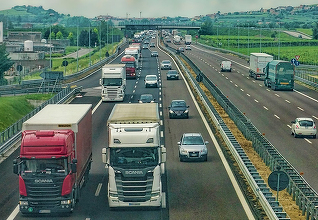 Tranzacție - Dan Pitic cumpără un transportator auto