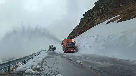 VIDEO Deszăpezire pe Transalpina și Transfăgărășan 