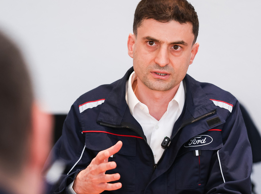 Directorul Ford Otosan Craiova: Încă producem mașini pe motorină, dar vedem o mișcare pe piață. Nu sunt niciodată mulțumit atâta timp cât nu suntem pe deplin folosiți. Majoritatea angajaților nu ne vor părăsi chiar și cu roboți