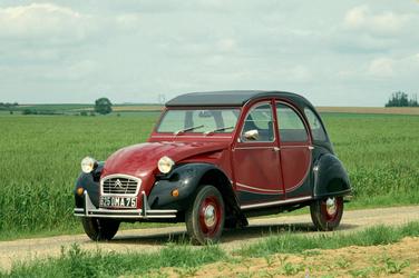 FOTO Model legendar revine după 36 de ani ca mașină electrică și cu preț mai mic. Citroen 2CV va avea dimensiuni mai mici