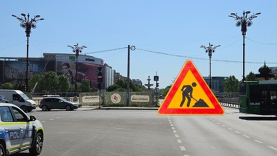 Trafic închis în zona Piața Unirii din București. Circulația în zona fântânilor, pe sensul către Biblioteca Națională, se închide de miercuri