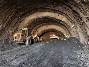FOTO&VIDEO Lucrările la „Tunelul pentru urși”, de pe autostrada Lugoj-Deva, avansează 