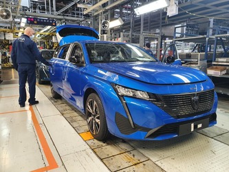 Stellantis confirmă investiția de un miliard de euro, dar nu integral într-o fabrică, nu de electrice și nu de la zero