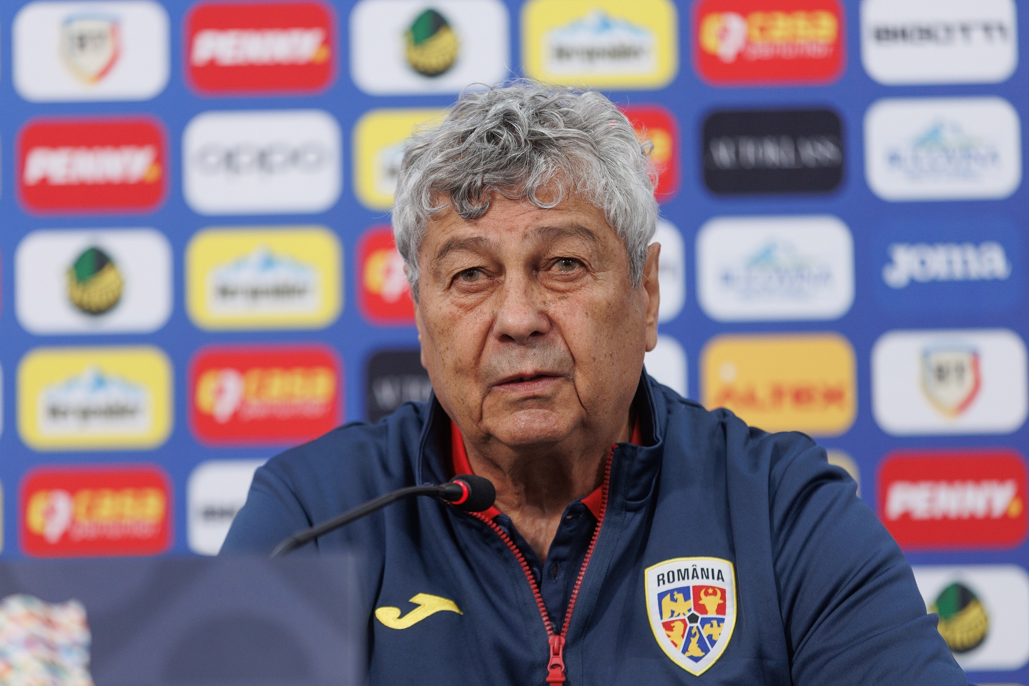 FOTO Numele Mircea Lucescu, pus pe prima aeronavă Boeing 737 MAX a TAROM