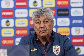 FOTO Numele Mircea Lucescu, pus pe prima aeronavă Boeing 737 MAX a TAROM