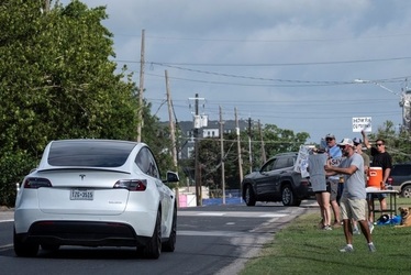 Tesla accelerează extinderea serviciului de robotaxiuri complet autonome. Acum acoperă zona metropolitană Austin din Texas