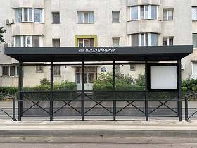 FOTO Primăria Capitalei a montat primele șase adăposturi pentru călători de pe linia 5
